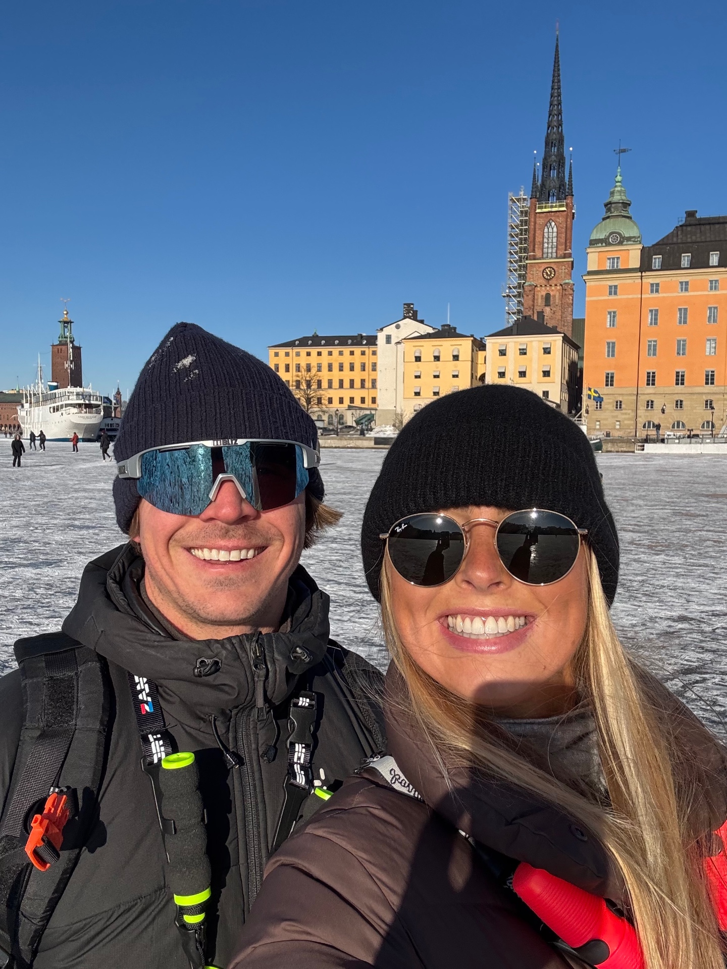 Lovisa och Rutger på isen i Stockholm